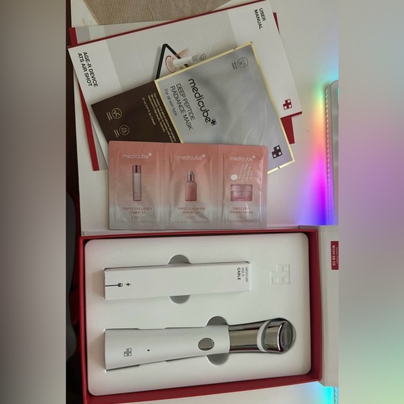 MEDICUBE AGE-R AIR DEVICE - Picture 2 of 2